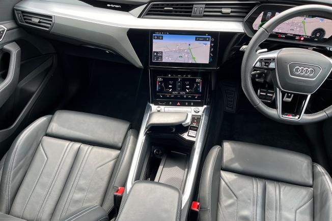 AUDI Q8 E-Tron Photo 42