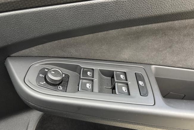 VOLKSWAGEN Golf Photo 28