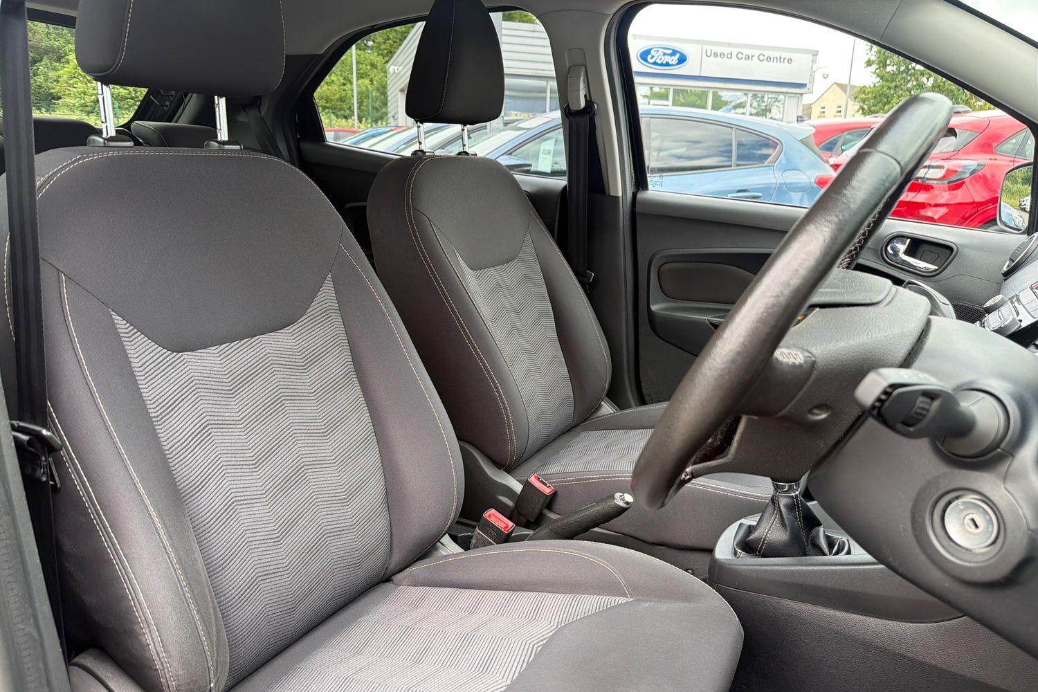 Ford KA+ Photo 16