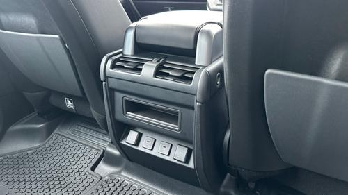 Land Rover Defender Photo autoimg-cd5de1cb1a1050f747f472067973d0c16ba5c5bc.jpg