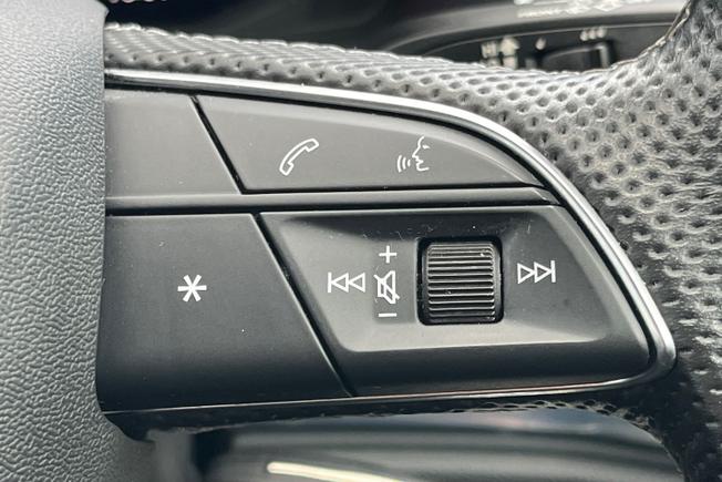 AUDI Q3 Photo 17