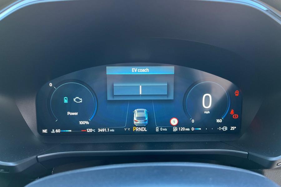 Ford KUGA Photo autoimg-cd66a0dcd41430221cea6cd4f0fac04d9b72e813.jpg