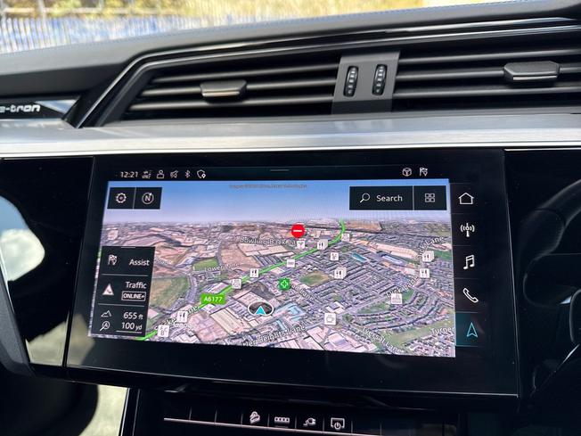 AUDI e-tron Photo 14