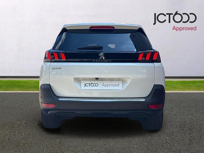 PEUGEOT 5008 Photo 7