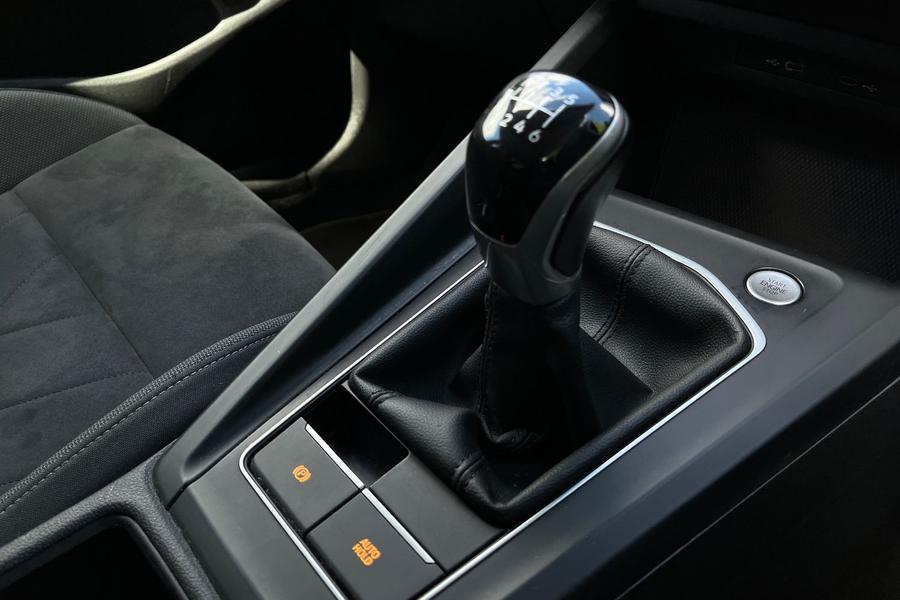 Volkswagen GOLF Photo autoimg-cd8d7ef7bdc7baa2b616853508bb53cb9d48fc12.jpg