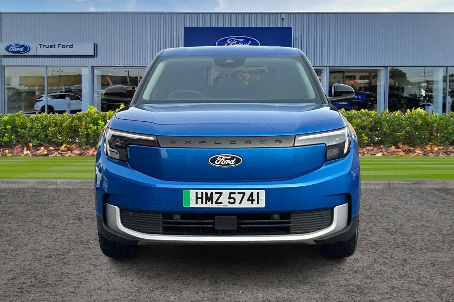 Ford EXPLORER Photo 5