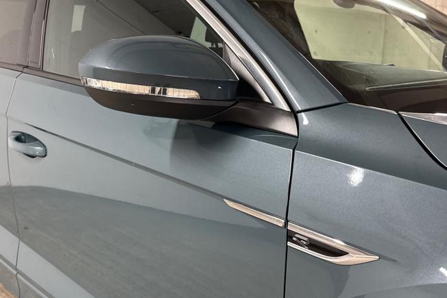 VOLKSWAGEN T-Roc Photo 20