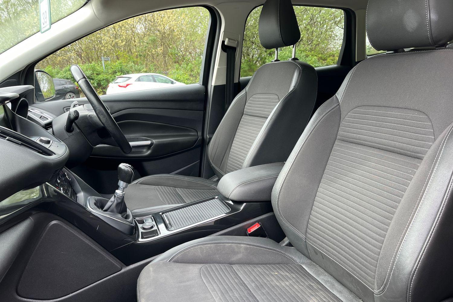 Ford KUGA Photo 18