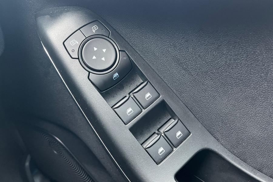 Ford FIESTA Photo autoimg-cda1a5b30e39cb19eae71392724fd4c93b7ce703.jpg