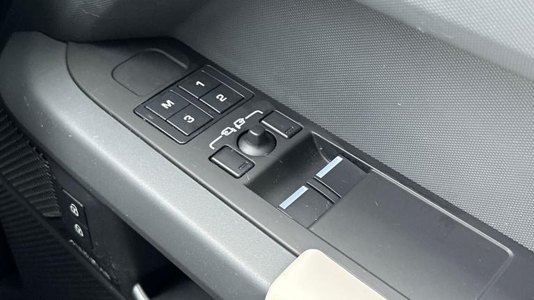 Used Land Rover Defender SD23CCY 25