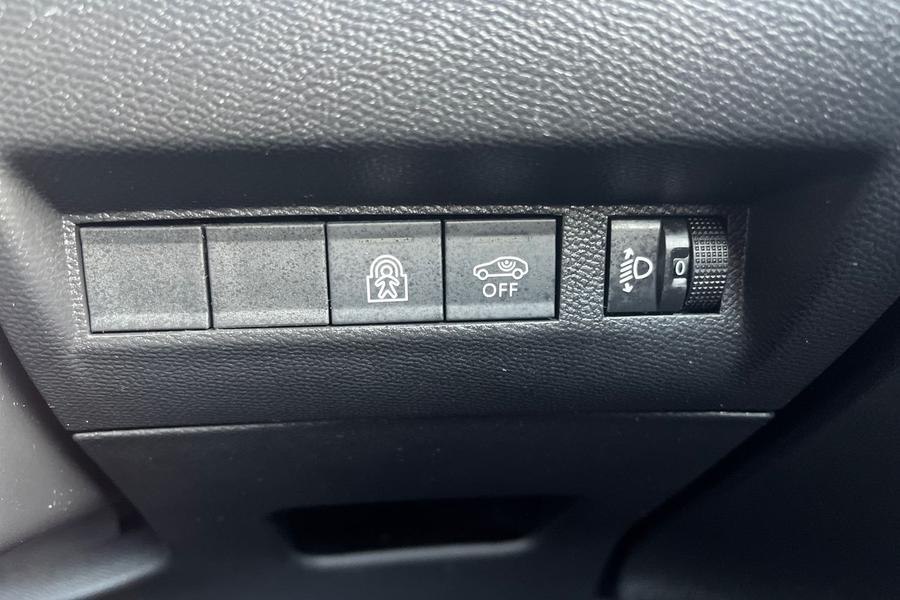 Peugeot 208 Photo autoimg-cda287de460b7ce276258ba25c93272a330c3252.jpg
