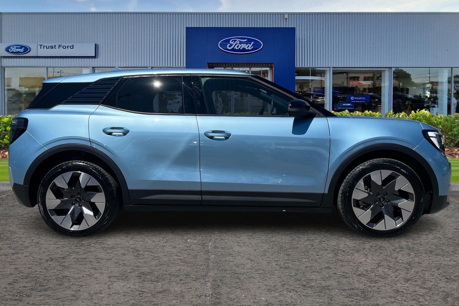 Ford Explorer Photo 2