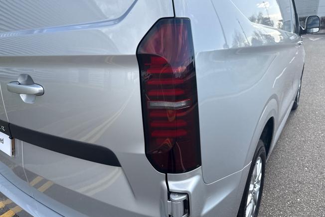 VOLKSWAGEN Transporter Photo 18