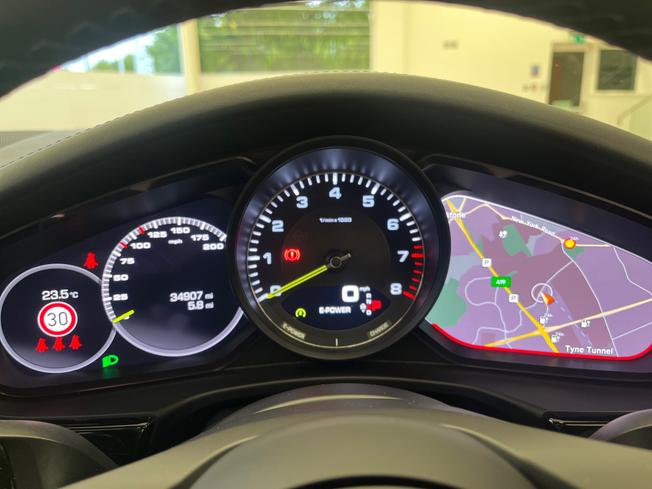 PORSCHE Panamera Photo 16