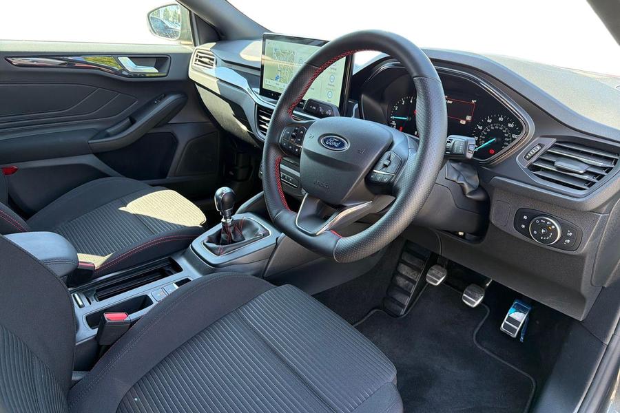 Ford FOCUS Photo autoimg-cda8e10a83f0bdfb2644f526709061b670191dd7.jpg