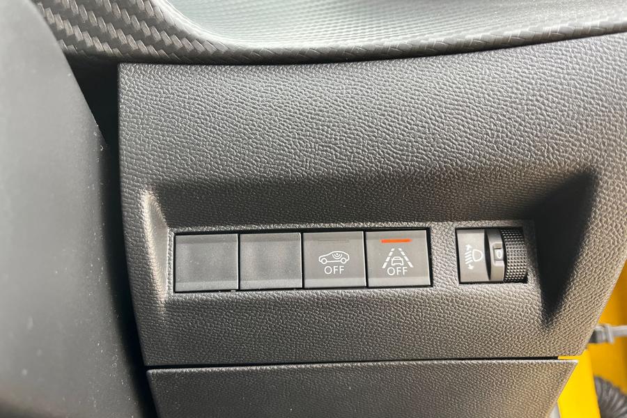 Peugeot 208 Photo autoimg-cdad4ace61e662f34cf37bd6f3ad1439ce42cadf.jpg