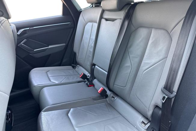 AUDI Q3 Photo 9