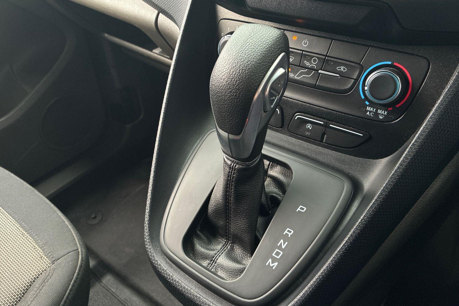 Ford TRANSIT CONNECT Photo 18