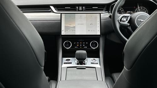Jaguar F-PACE Photo autoimg-cdb9b0f62a4e8a1fe5a2e30bcd0ceef3431c9878.jpg
