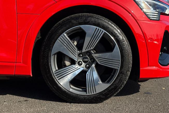 Audi e-tron Photo 5