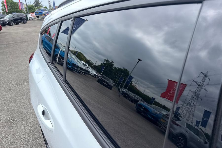 Ford FOCUS Photo autoimg-cdbe0a64281cfcfbeb01c4570599c8e6392bcbc8.jpg