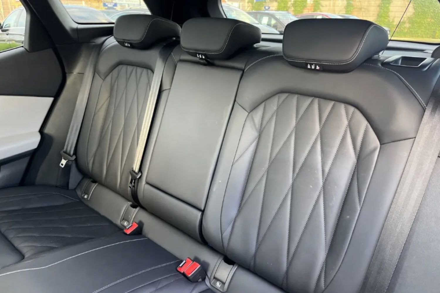 Ford Explorer Photo 19
