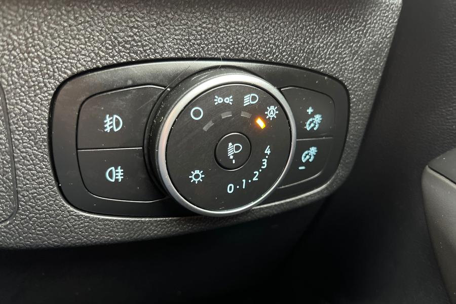 Ford FOCUS Photo autoimg-cdc643e778cd06a00c7a2994effa67bcc7cebc70.jpg