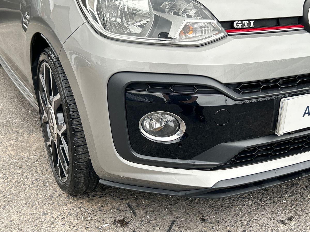 Volkswagen up! Photo autoimg-cdc71b22afd2ee884abcabba2c72fae914401fb8.jpg