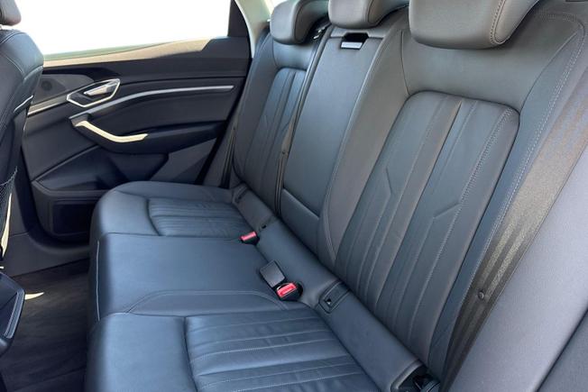 AUDI e-tron Photo 9
