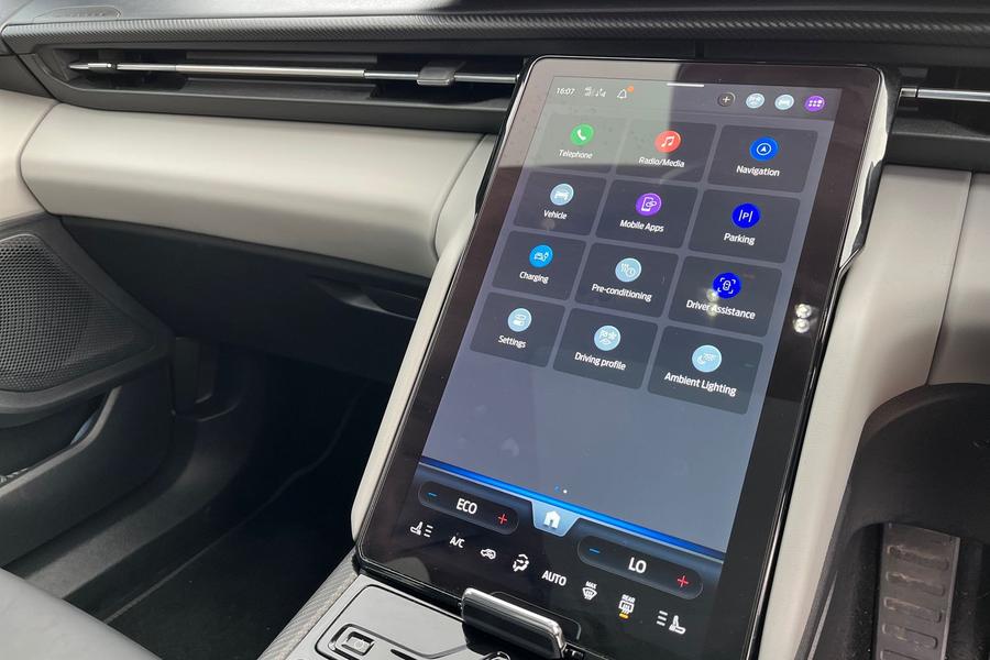 Ford EXPLORER Photo autoimg-cdd89e0fb9c7fd877f90fda731e764fbadee80d1.jpg