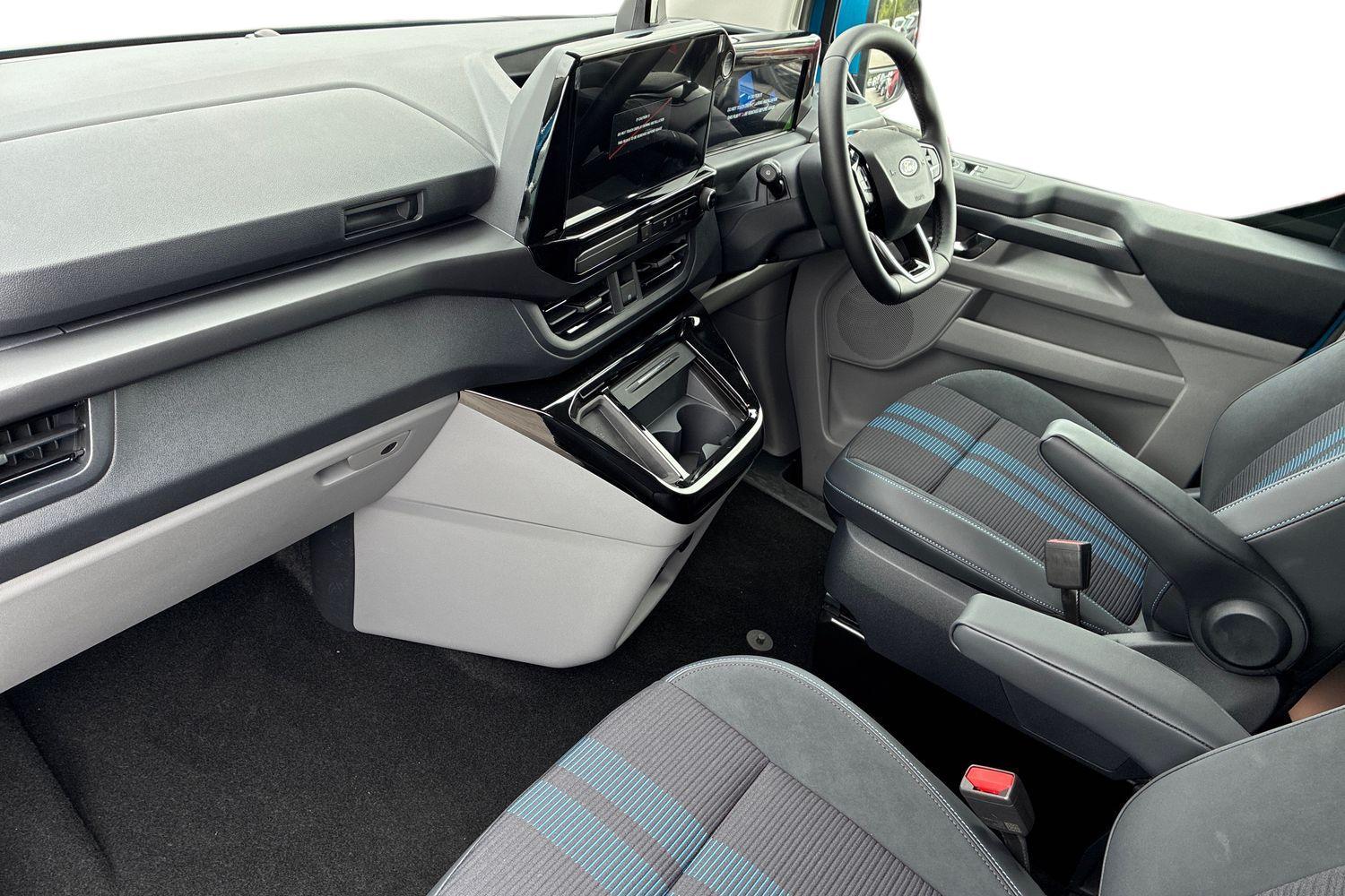 Ford TRANSIT CUSTOM Photo 2