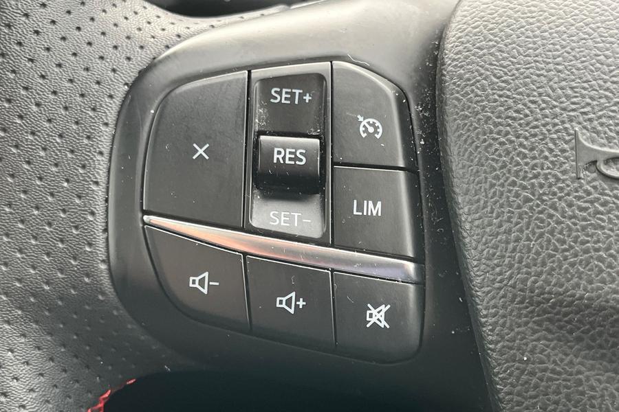 Ford KUGA Photo autoimg-cde26ea304d43fb435062dae0881299bfa87d406.jpg