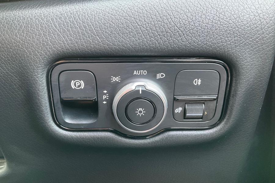 Mercedes-Benz V CLASS Photo autoimg-cde28a611e568bd1ce90394d04705dcb9bc39ff4.jpg