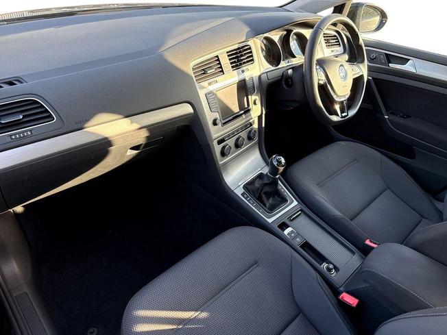 VOLKSWAGEN Golf Photo 2