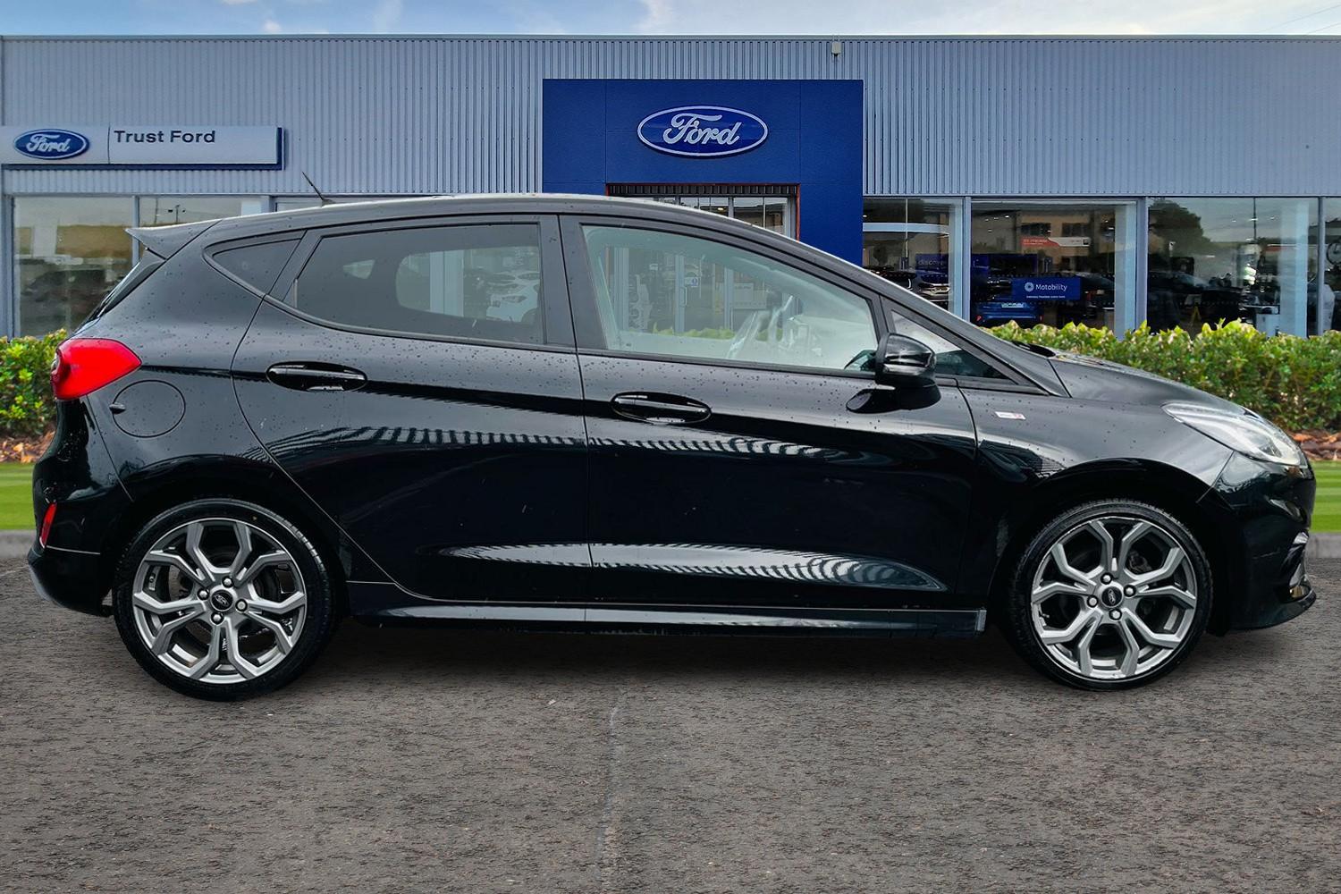 Ford FIESTA Photo 2