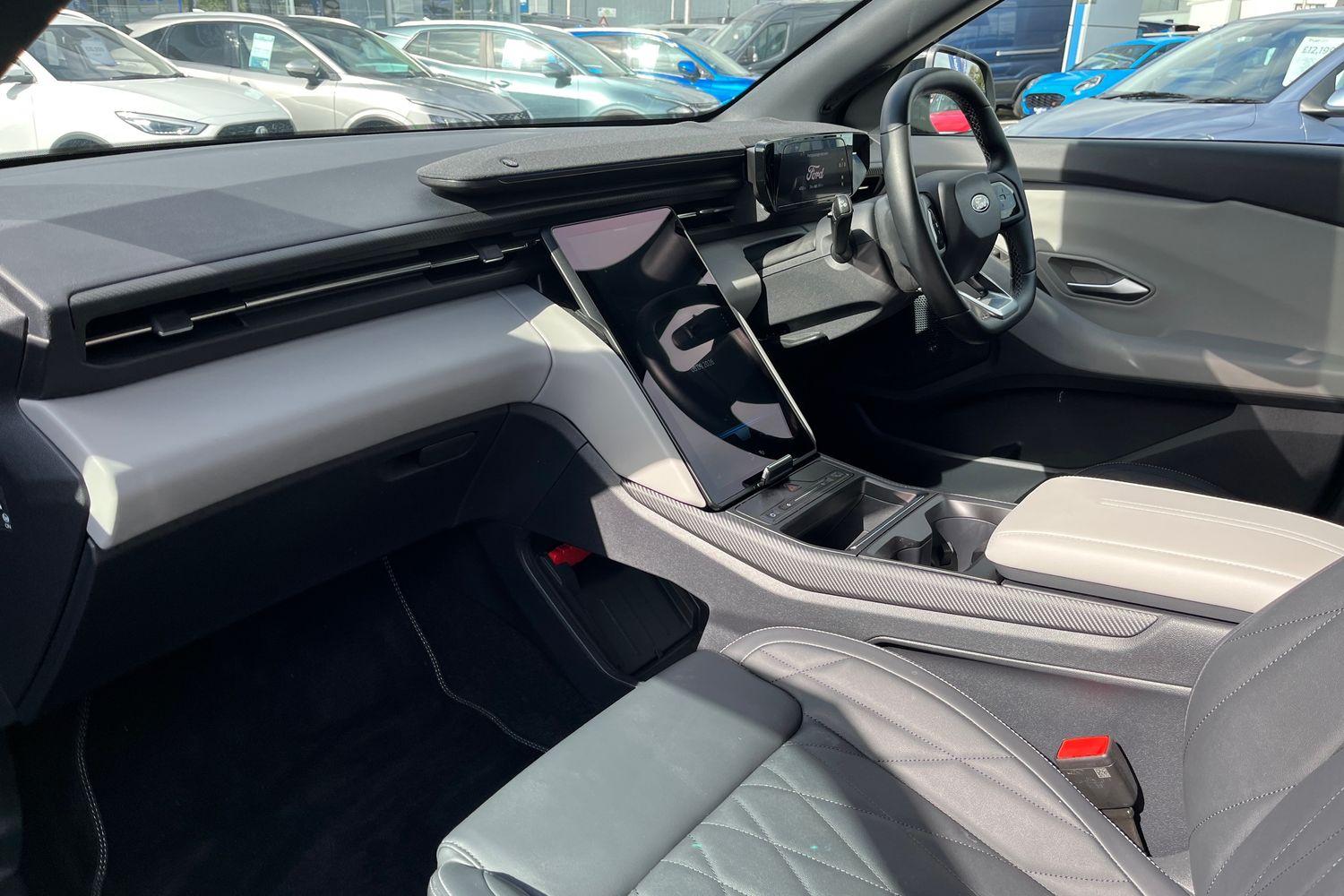 Ford Explorer Photo 17