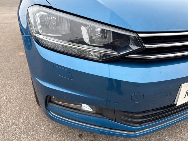VOLKSWAGEN Touran Photo 19