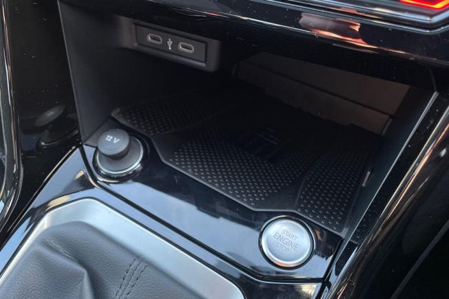 VOLKSWAGEN T-Roc Photo 32