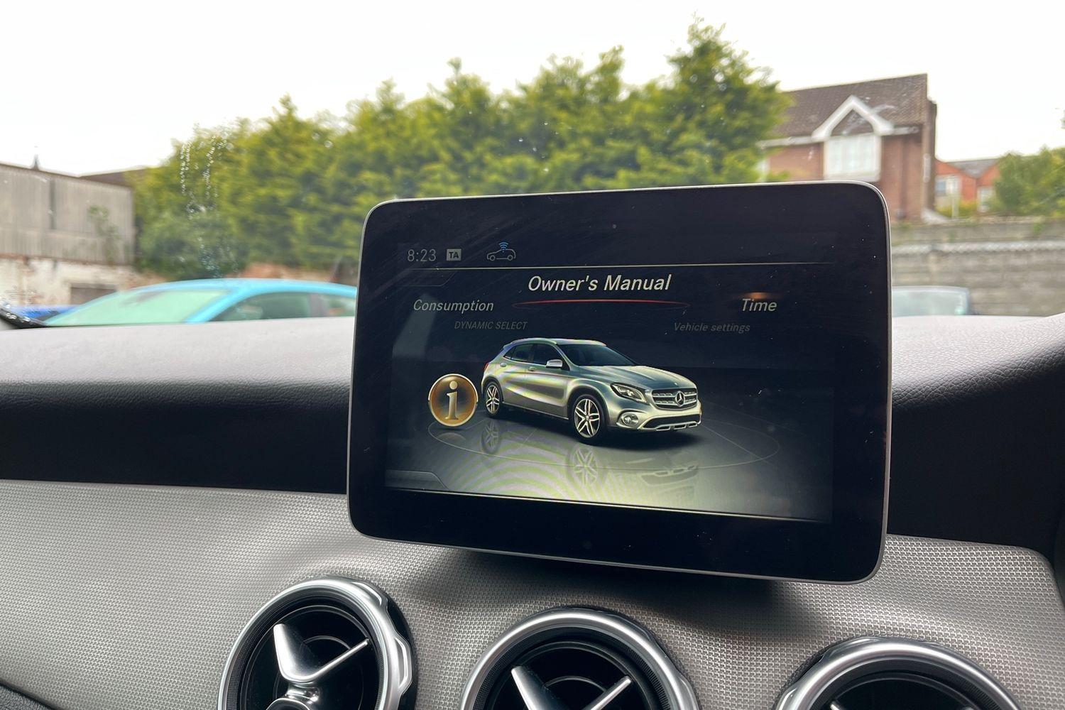 Mercedes-Benz GLA Photo 35