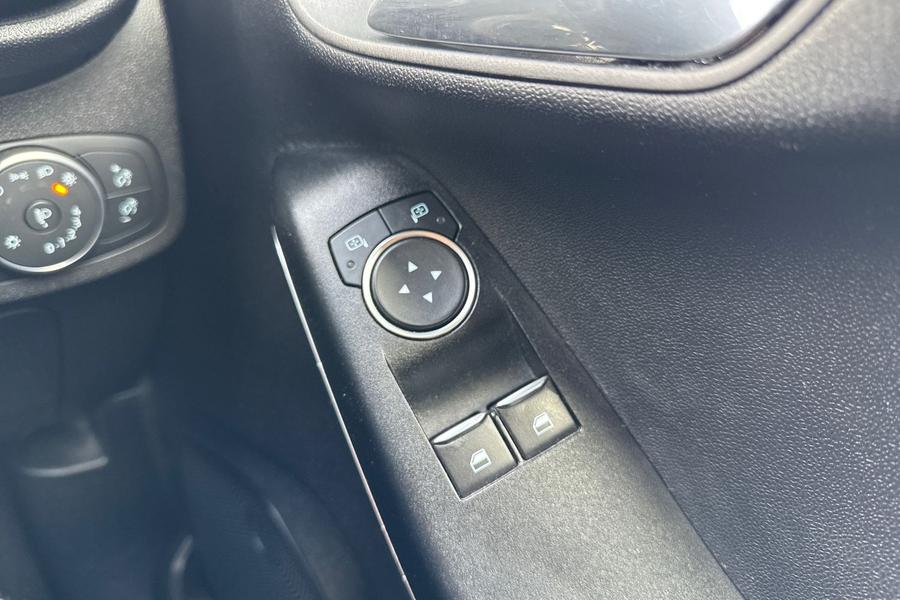 Ford FIESTA Photo autoimg-ce06d5e2016fce79efee74df7ffa596c445520ba.jpg