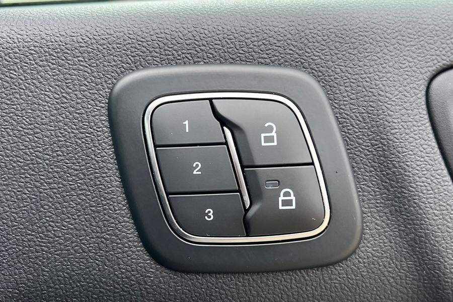Ford Kuga Photo autoimg-ce0bf7711e00896134e7ced82d7ec4ed057f3a31.jpg