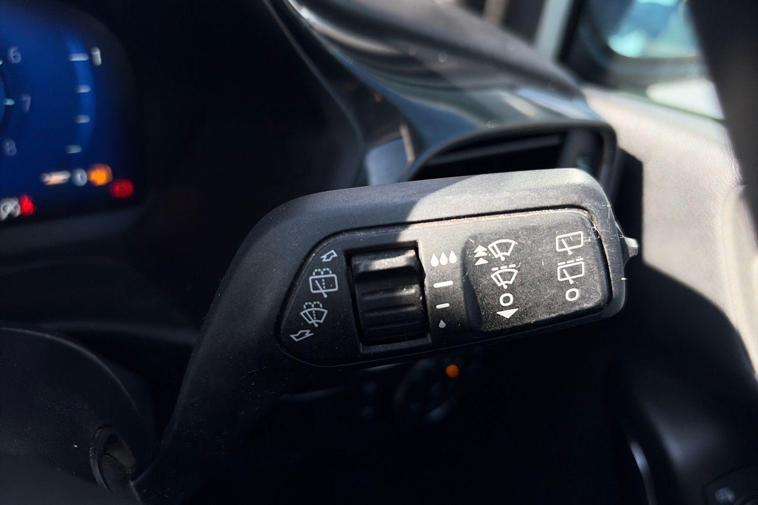 Ford FIESTA Photo 14