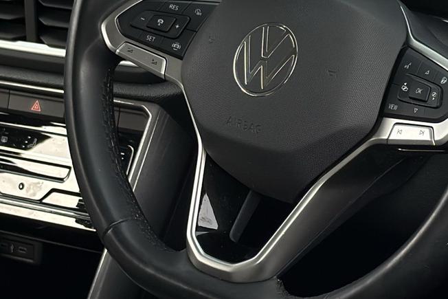 VOLKSWAGEN T-Roc Photo 40