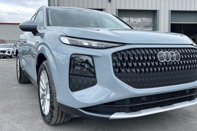 Audi  Q3 SUV Photo 19