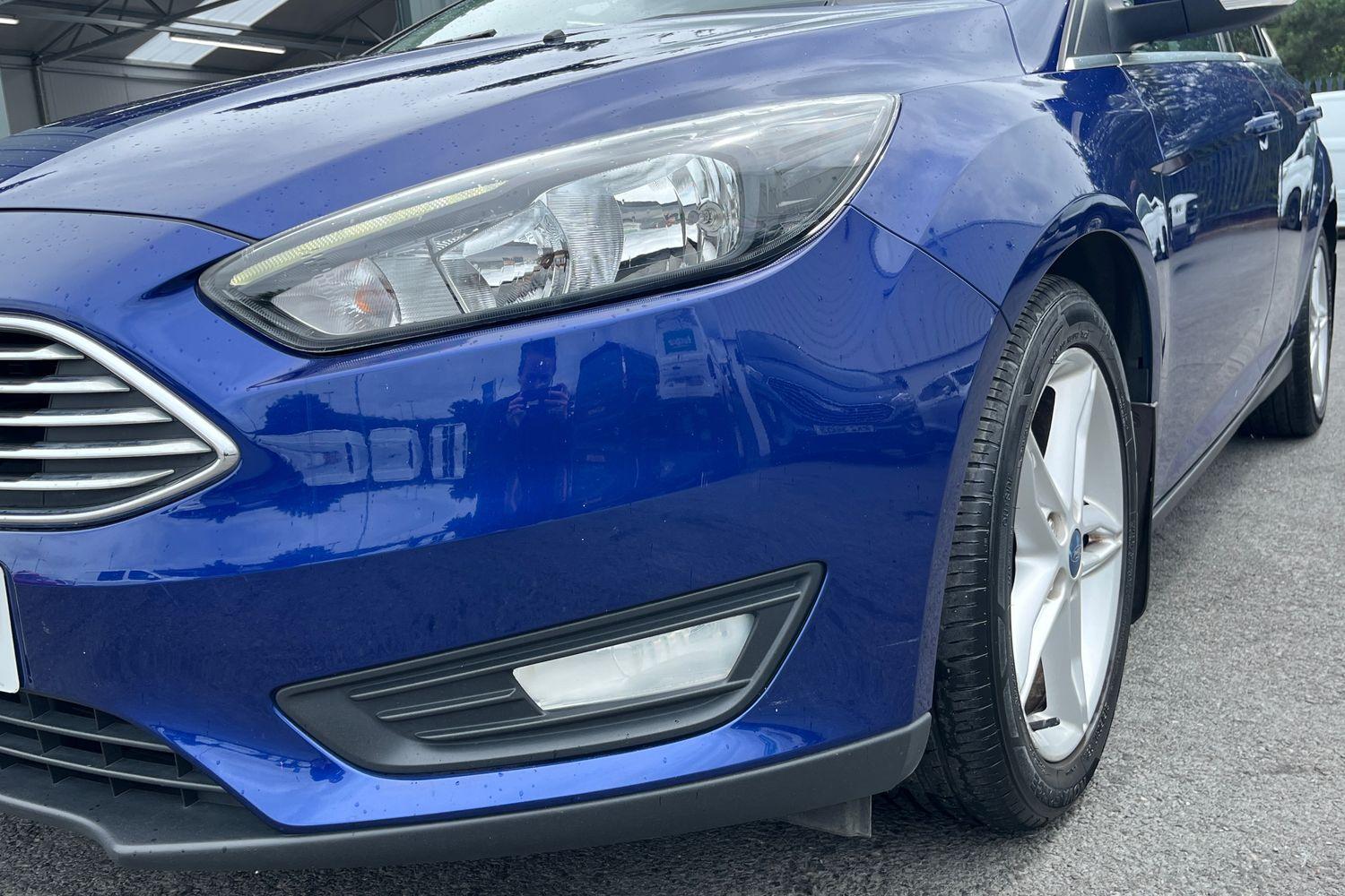 Ford FOCUS Photo 23