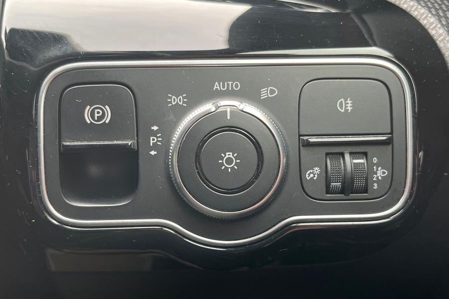 Mercedes-Benz A CLASS Photo autoimg-ce138b5e9474a2583a5bac0312fc2b9081678360.jpg