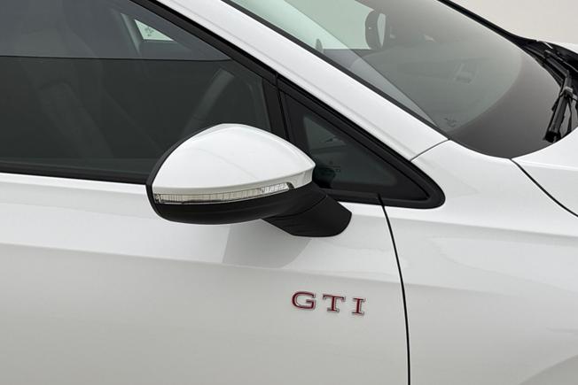 VOLKSWAGEN Golf Photo 20