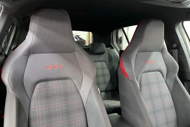 VOLKSWAGEN Golf Photo 30