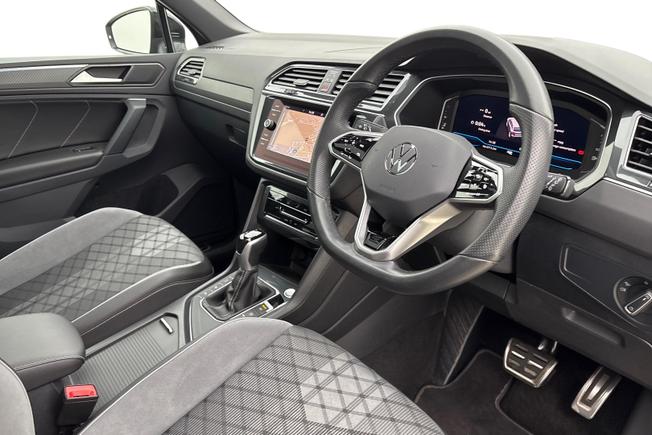 VOLKSWAGEN Tiguan Photo 6
