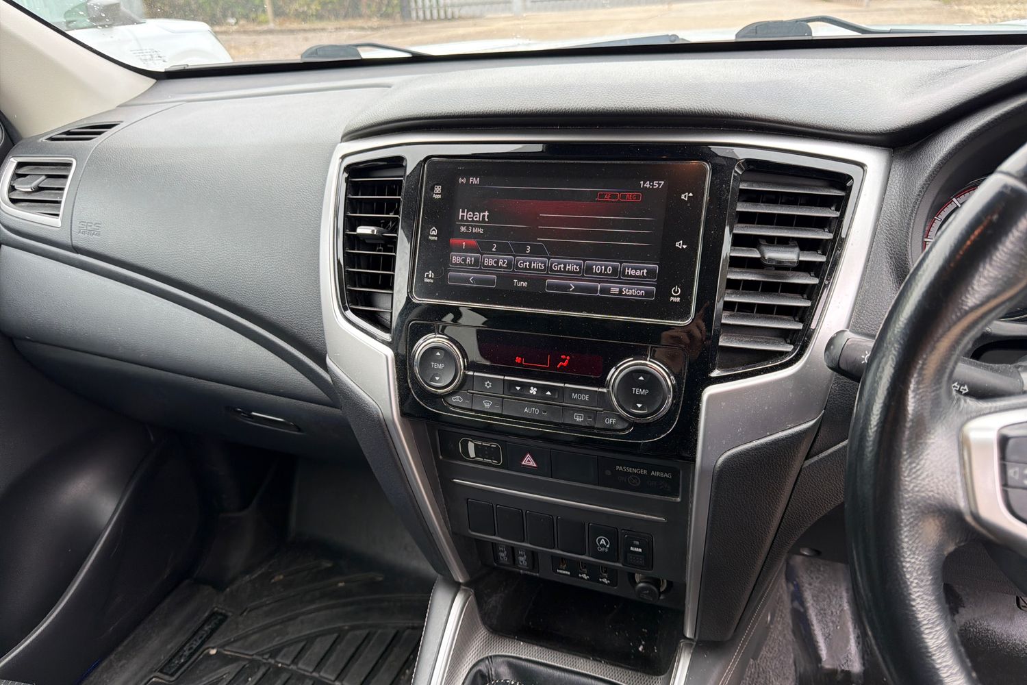 Mitsubishi L200 Photo 31